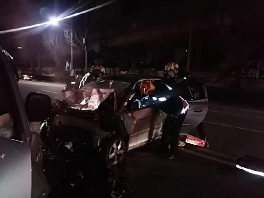 중앙선 넘은 차량[부산소방안전본부 제공=연합뉴스]